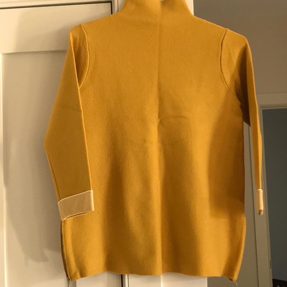 Tahari tunic sweater size small - Picture 1 of 7